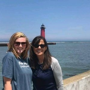 Meet your Posher, Lois